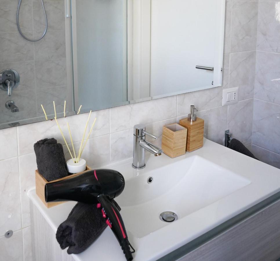 10 Min From The Airport-Wifi-Free Parking Apartment Samarate Luaran gambar